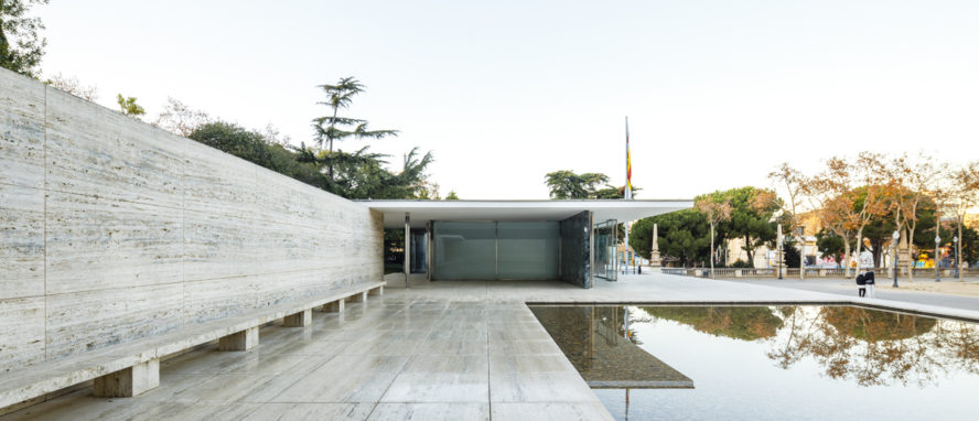 Barselonos pavilijonas suprojektuotas iš Silver travertino.